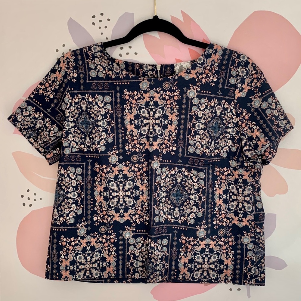 Sadie & Sage Navy and Pink Floral Crop Top